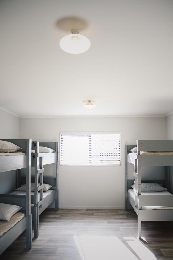 ฮูโก้ แอนด์ คาร์เตอร์ แบ็กแพกเกอร์ แอนด์ โมเต็ล ตาอูรังกา ภายนอก รูปภาพ A room at the San Diego Rescue Mission